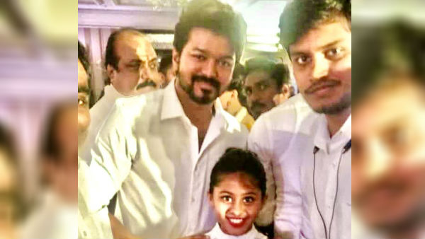 விஜய் முன்னின்று