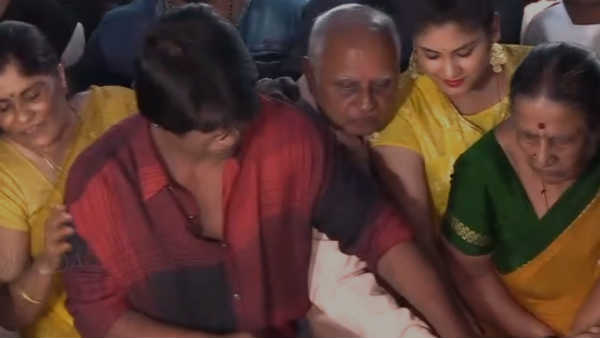 சர்ச்சை நாயகன்