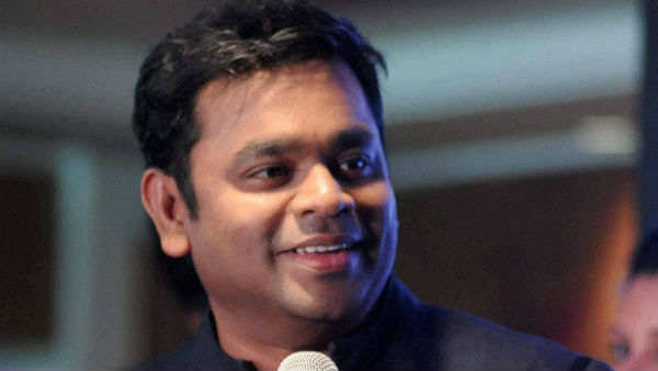கேக் வெட்டி கொண்டாட்டம்