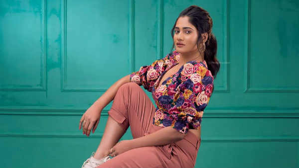 வாய்திறக்காமல்