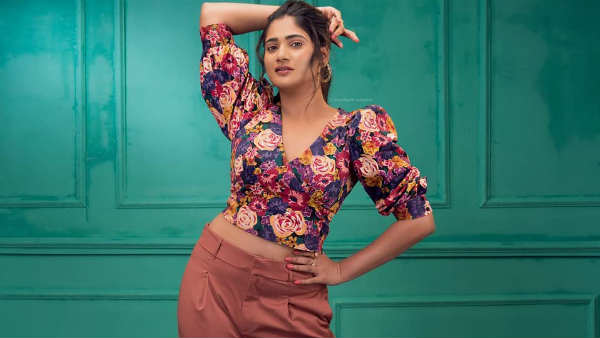 வித்தியாசமான போஸ்