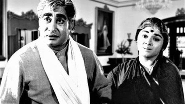 On screen in digital form “Vietnam veedu“ On screen in digital form “Vietnam veedu“