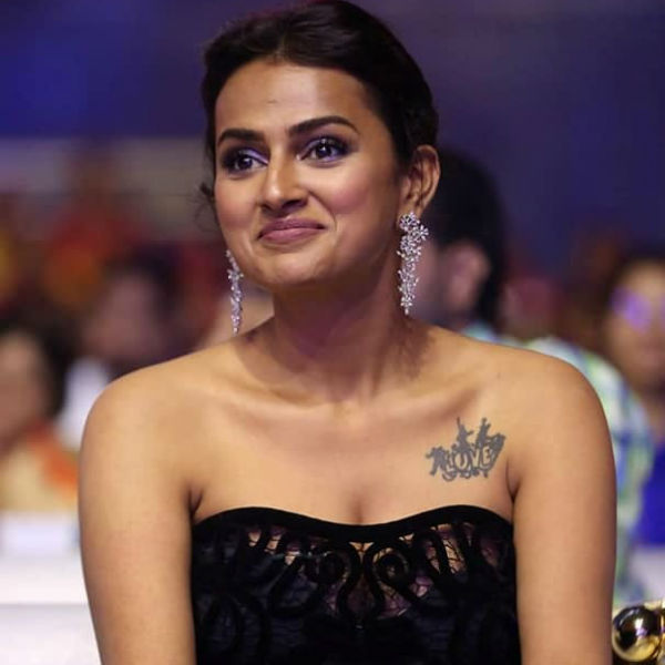 shraddha srinath attracts her fans with black costume shraddha srinath attracts her fans with black costume
