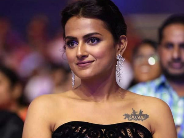 shraddha srinath attracts her fans with black costume shraddha srinath attracts her fans with black costume