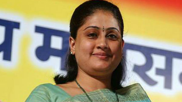 அரசியலில் ஈடுபட்டார்