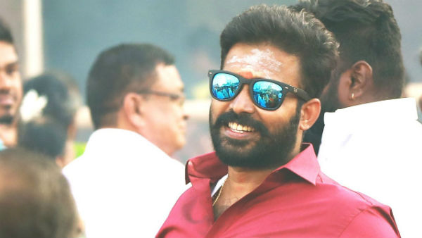 Attakathi Dinesh and Vikram sugumaran next film Therum porum Attakathi Dinesh and Vikram sugumaran next film Therum porum