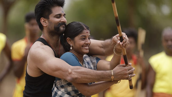 நிரம்பி வழியும் தியேட்டர்