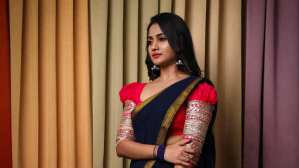 அழகுச் சேலையில்