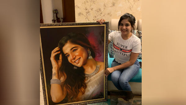 A fan gifts a painting of actress Sakshi Agarwal A fan gifts a painting of actress Sakshi Agarwal