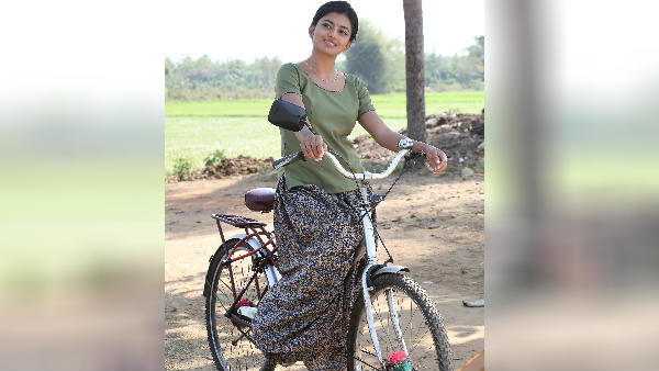 ஆனந்தியின் நடிப்பு