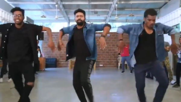 வேற லெவல் ஆட்டம்