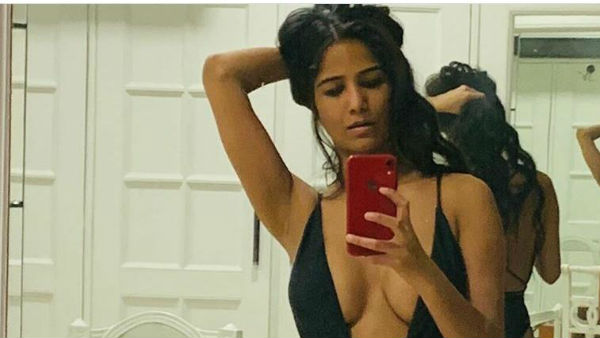 Actress poonam pandey kissing with her boyfriend Actress poonam pandey kissing with her boyfriend