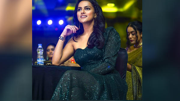 Shraddha Srinath won the Best Actress Award Shraddha Srinath won the Best Actress Award