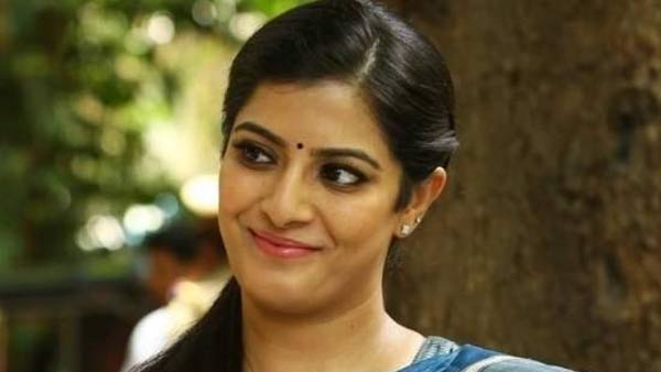நடிகருடன் கிசுகிசு