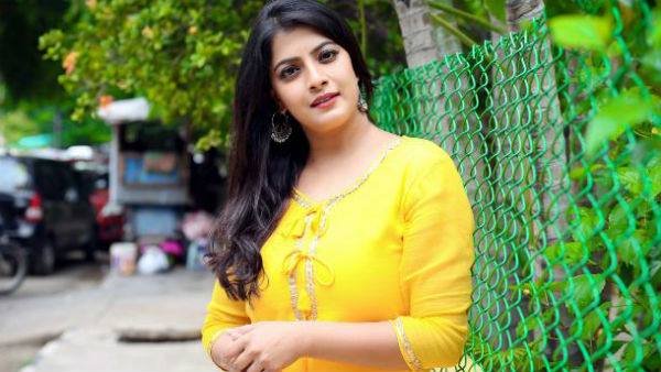 Varalaxmi Sarathkumar warns people don’t take it lightly about Corona Virus! Varalaxmi Sarathkumar warns people don’t take it lightly about Corona Virus!