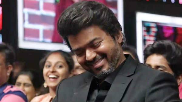 கிண்டல் பண்றானோ