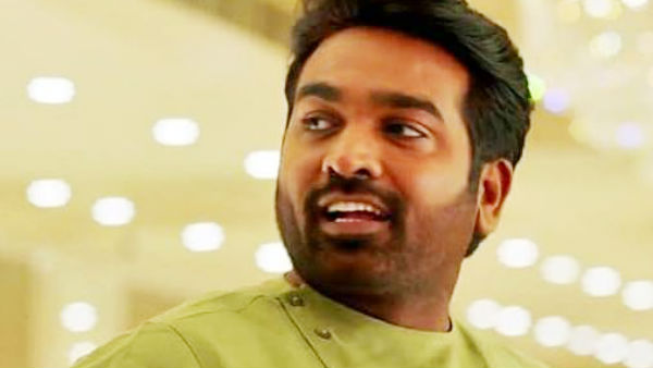 கைகளை குவித்து