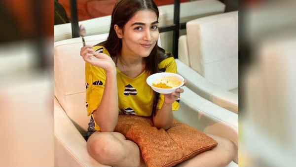 அடுப்புக்கு பக்கத்திலேயே