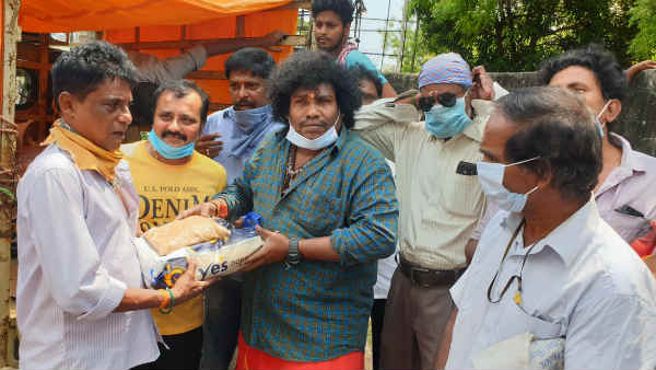 Actor yogi babu donates 1250kg of rice artists association Actor yogi babu donates 1250kg of rice artists association
