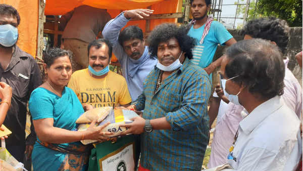 Actor yogi babu donates 1250kg of rice artists association Actor yogi babu donates 1250kg of rice artists association