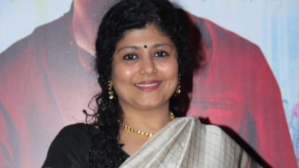 பீச்சில் கூட்டமாக