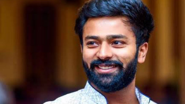 கையில தான் ஸ்க்ரிப்ட் இருக்காது
