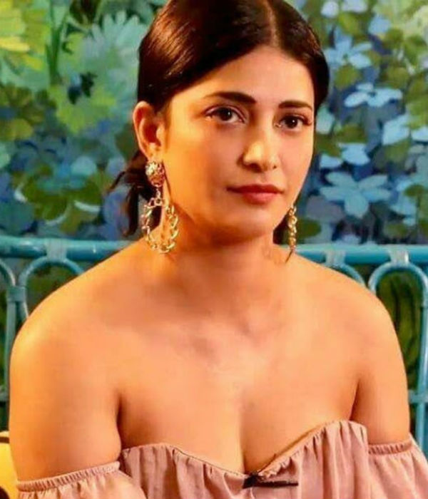 Actress shruti hassan glamour pictures Actress shruti hassan glamour pictures