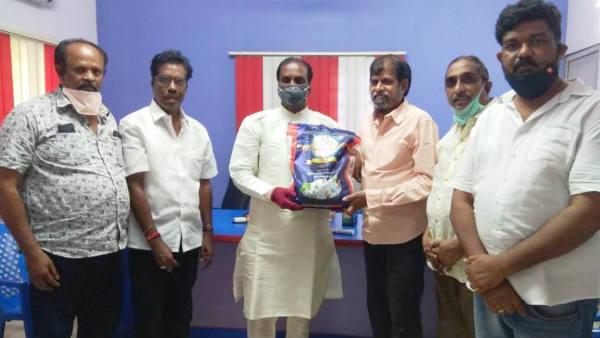 Poet Vairamuthu offers rice bags for 500 families of fefsi employees Poet Vairamuthu offers rice bags for 500 families of fefsi employees