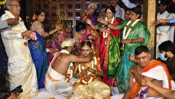 நடிகை மயூரி கியாதரி
