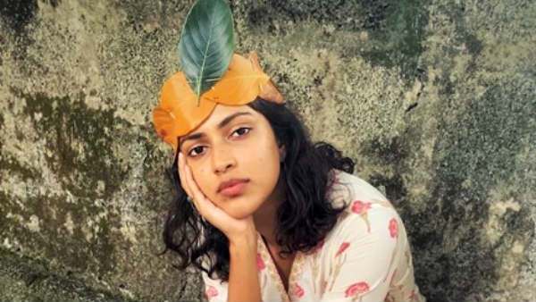 தத்துவமாக பொழிகிறார்