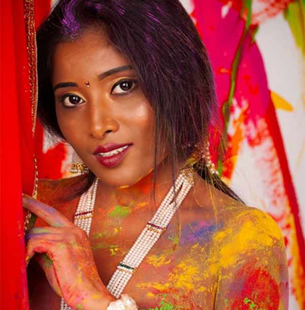மேனியில் கலர் பூசி