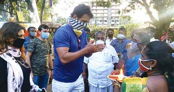 புகழ்ந்து தள்ளினர்
