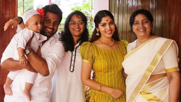 குடும்பத்துடன் போட்டோ