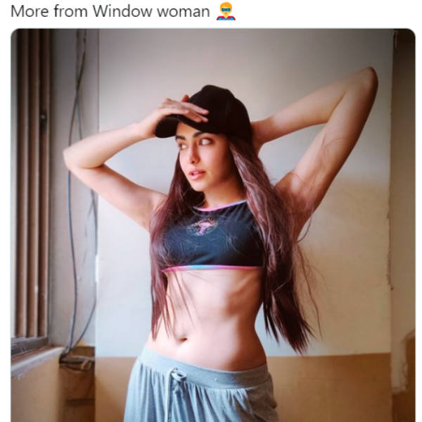 ஜன்னலுக்கு அருகே