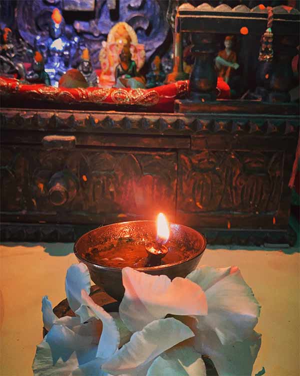 விளக்கேற்றிய அங்கிதா