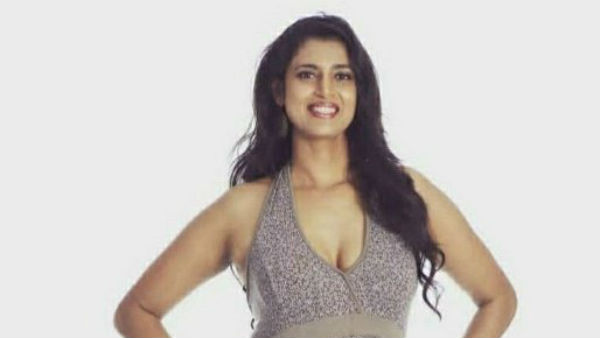 நீச்சல்குளத்தில் கவர்ச்சி