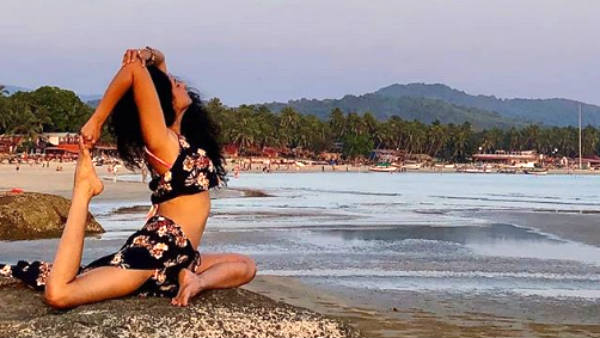 நிலா மட்டுமே விளக்கு