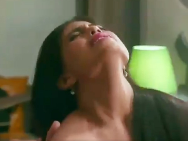 கண்ணாடியை பார்த்து