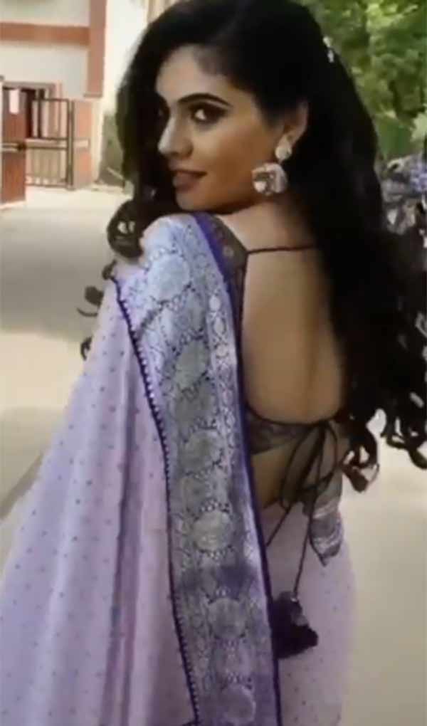 ஒய்யாரமாக நடந்து