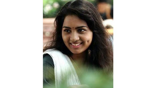 கன்னக்குழி அழகி