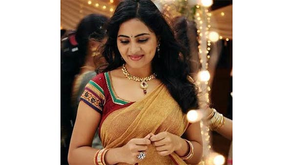 விஷாலுடன் சக்ரா படத்தில்