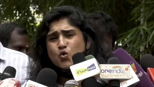 கஞ்சா விற்கிறார்