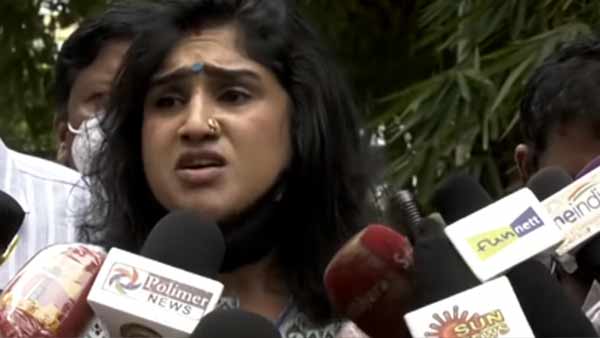 கண்ணீர்விட்ட வனிதா