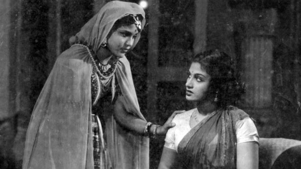முதலில் இயக்கியது