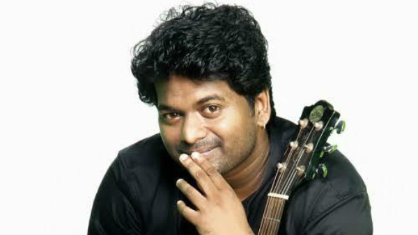 பாடகராகவும்