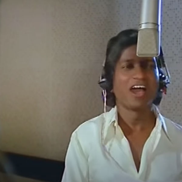 கண்களால் வெளிப்படுத்திய உணர்வுகள்