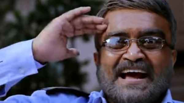 கதாநாயகனாக அறிமுகம்