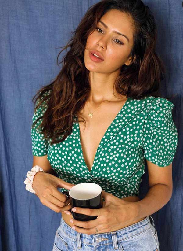 Actress Sonam Bajwa Raises Temperature With Her Picture Actress Sonam Bajwa Raises Temperature With Her Picture