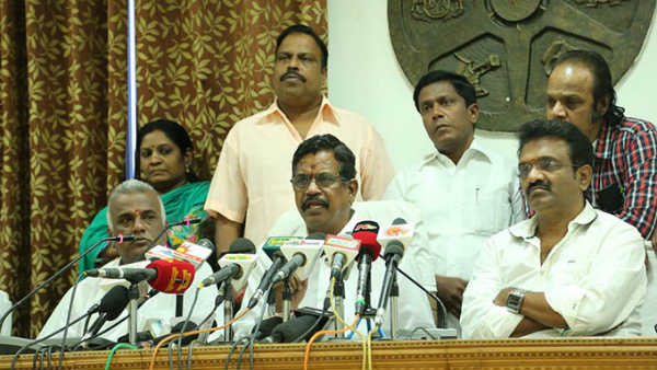 தனி அதிகாரியிடம் புகார்