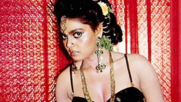 வாழ்க்கையை முடித்து கொண்டார்